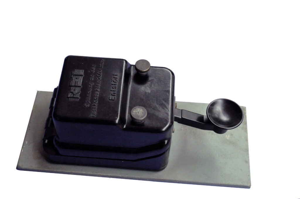 FRENCH MILITARY TRAINING Morse Key Telegraph Manipulateur Radio Militaire 1930 EUR 30,00 - FR
